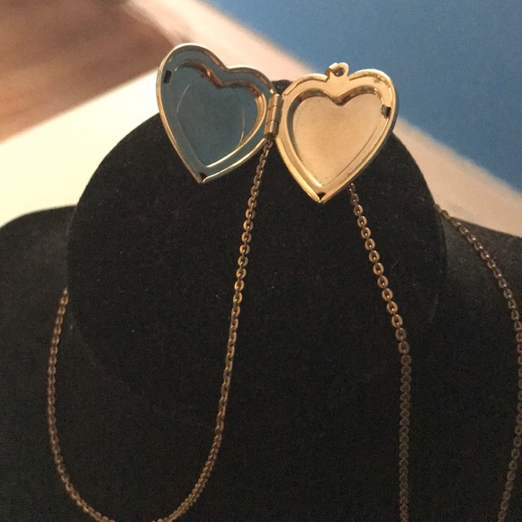 Jewelry - Absolutely Gorgeous Golden Locket